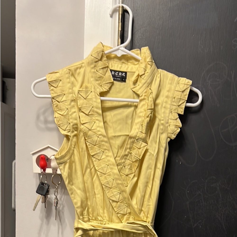 Cute spring dress, yellow , cotton, non smoking house. Size 4